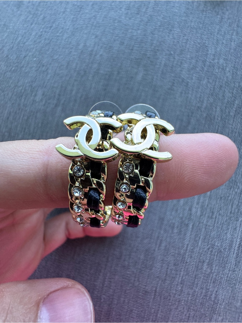 Luxury Gold and Black Interlocking CC Hoop Earrings - Picture 8 of 8